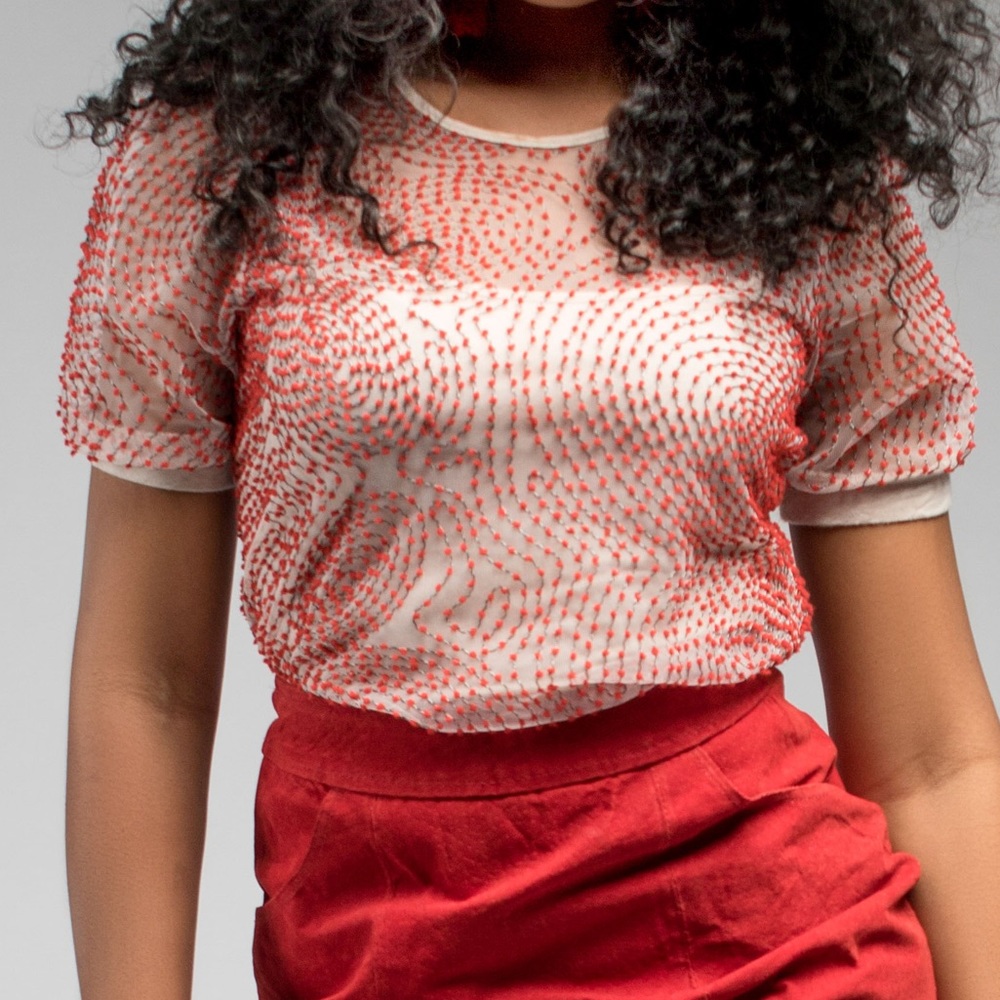 🥂Lady in red blouse